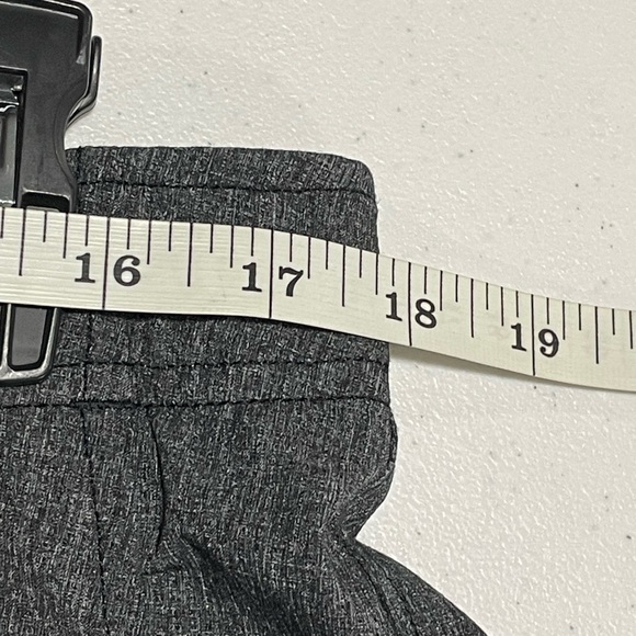 Under Armour Men's Sz 36x30 Showdown Tapered Golf Pants Athletic Black/Zinc Gray - Picture 11 of 12